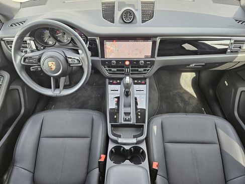 Certified 2025 Porsche Macan image 25
