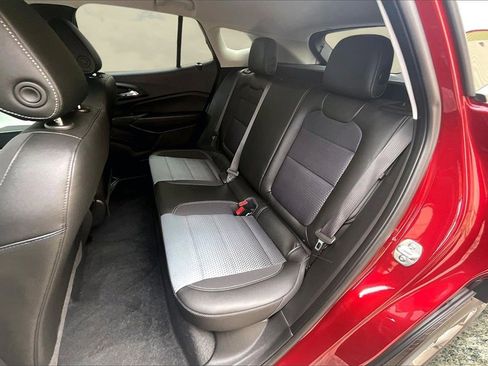 Used 2025 Chevrolet Trax LT image 22