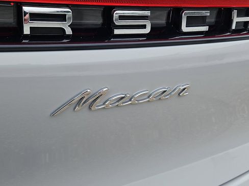 Used 2025 Porsche Macan image 13