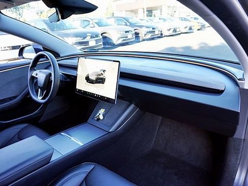 Used 2024 Tesla Model 3 Standard Range image 9