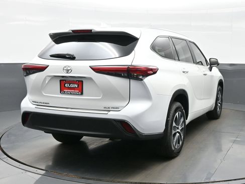 Used 2023 Toyota Highlander XLE AWD/4WD image 5