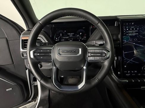 Used 2025 GMC Yukon XL Denali AWD/4WD image 16