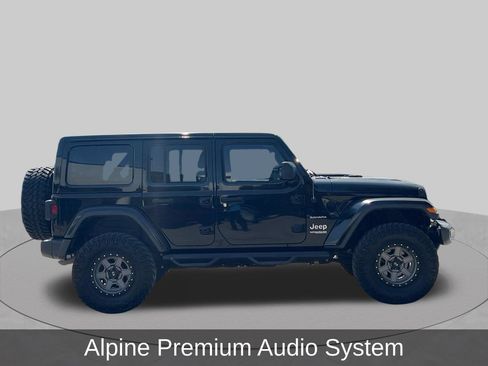 Used 2018 Jeep Wrangler Unlimited Sahara AWD/4WD image 6