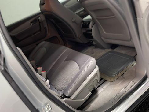 Used 2014 Chevrolet Traverse LS FWD image 16