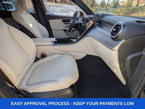 Used 2024 Mercedes-Benz GLC 300 4MATIC image 12