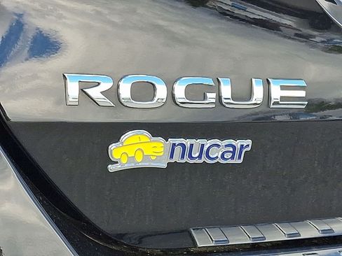 Used 2018 Nissan Rogue SV w/ Sun & Sound Touring Package AWD/4WD image 30