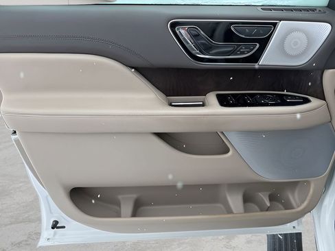 Used 2022 Lincoln Navigator Reserve image 24