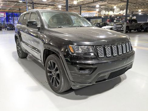 Used 2020 Jeep Grand Cherokee Altitude AWD/4WD image 4