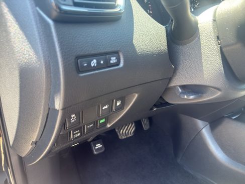 Used 2018 Nissan Rogue SV AWD/4WD image 14