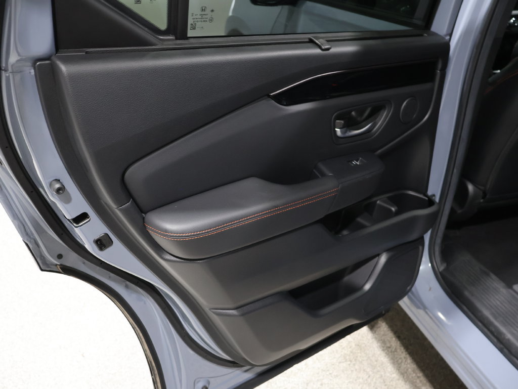 Used 2025 Honda Pilot TrailSport image 19