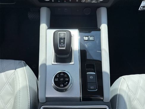 New 2025 Mitsubishi Outlander SEL image 31