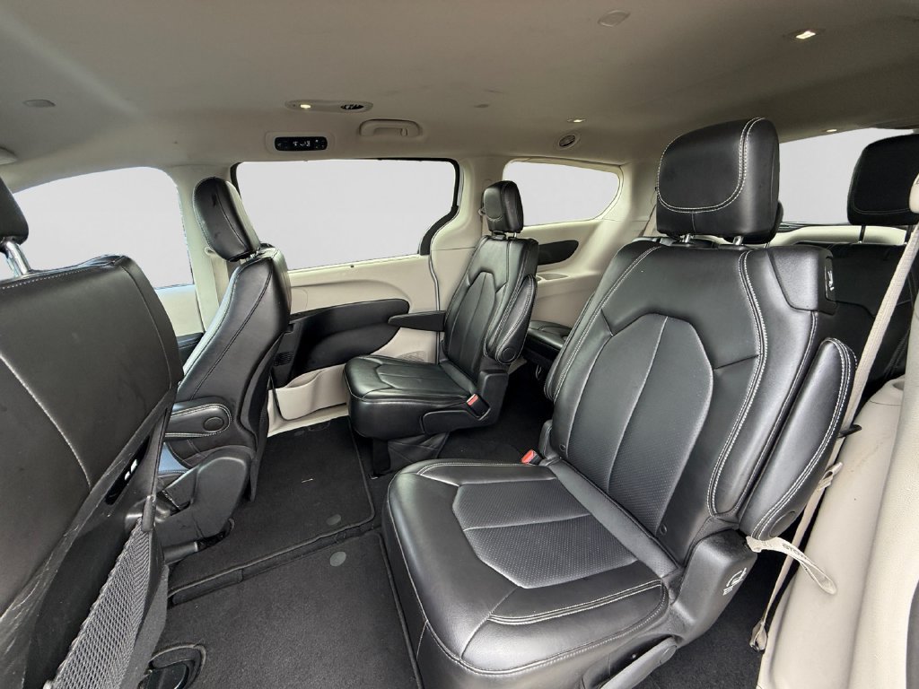 Used 2024 Chrysler Pacifica Touring-L FWD image 35