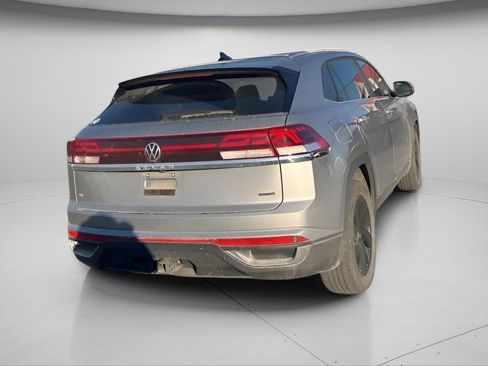 Used 2024 Volkswagen Atlas Cross Sport SE w/ Panoramic Sunroof Package image 4