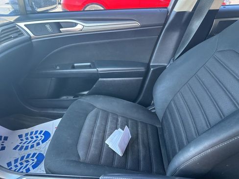 Used 2018 Ford Fusion SE w/ Fusion SE Technology Package FWD image 10