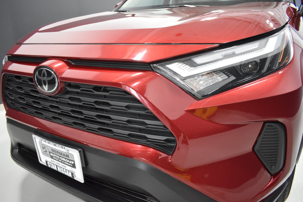 Used 2025 Toyota RAV4 XLE FWD image 11