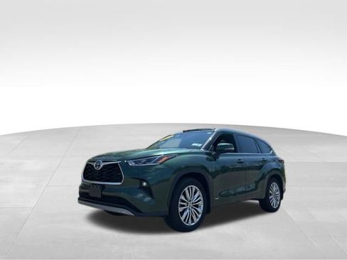 Used 2023 Toyota Highlander Platinum AWD/4WD image 39