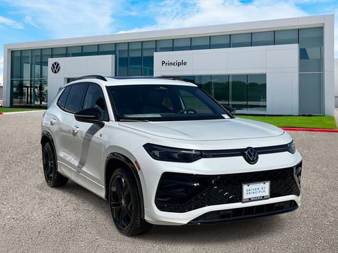 New 2026 Volkswagen Tiguan SE R-Line FWD image 2