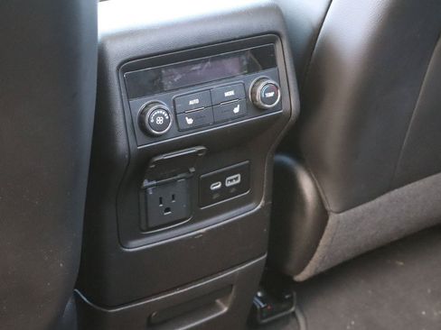 Used 2022 GMC Acadia Denali w/ Denali Ultimate Package FWD image 21