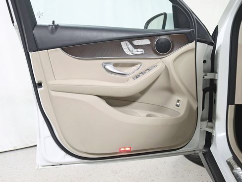 Used 2019 Mercedes-Benz GLC 300 4MATIC image 34