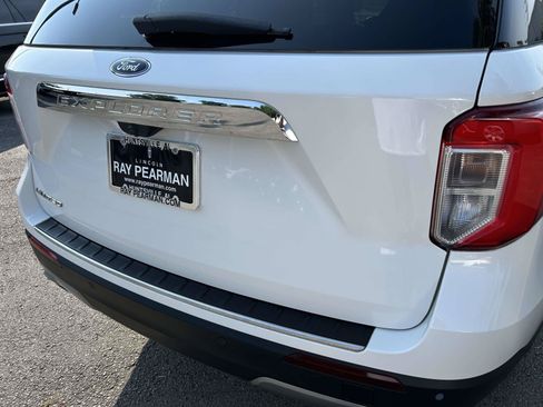 Used 2022 Ford Explorer Limited w/ Equipment Group 301A RWD image 4