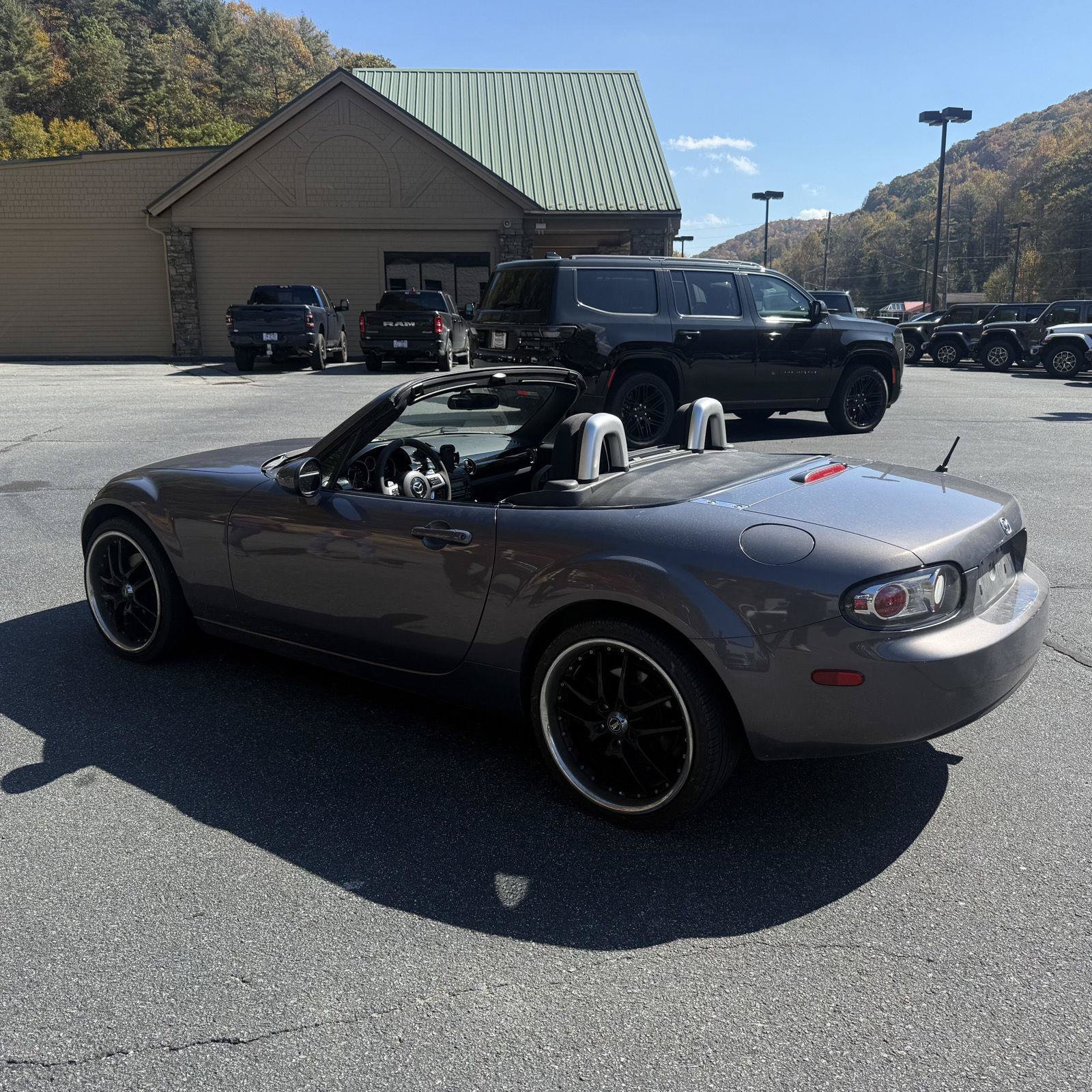 Used 2006 MAZDA MX-5 Miata Touring RWD image 5