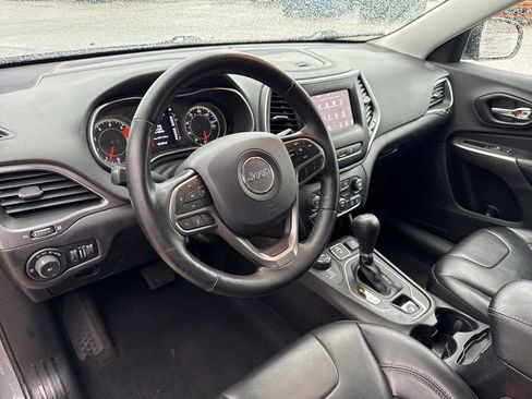 Used 2021 Jeep Cherokee Latitude Plus image 2