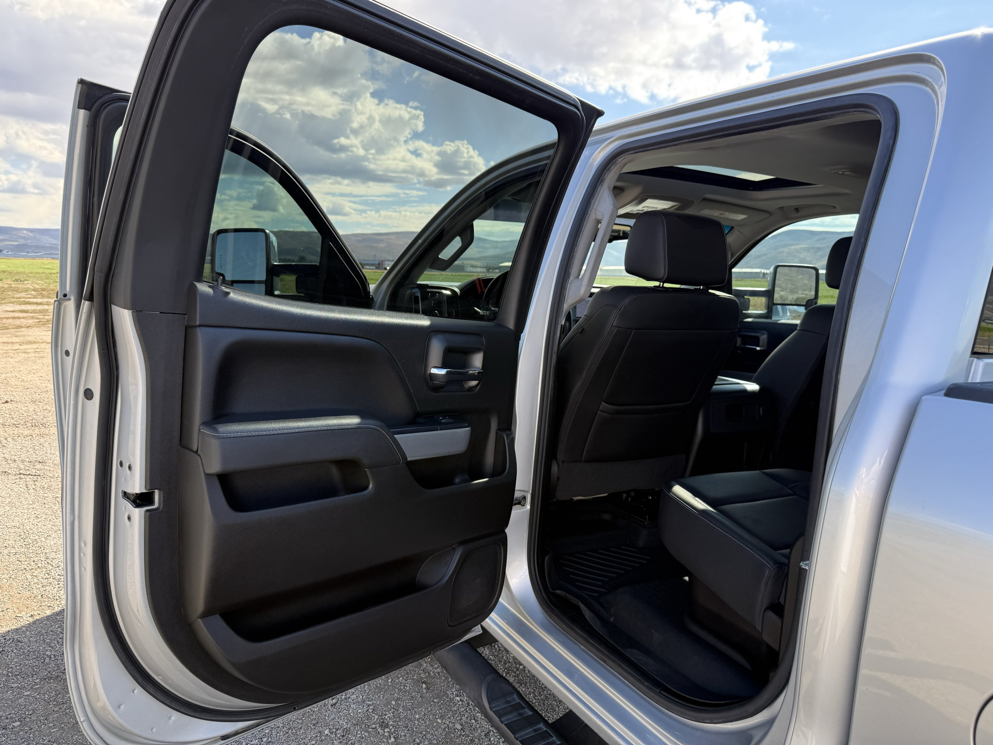 Used 2017 Chevrolet Silverado 2500 LTZ w/ Duramax Plus Package AWD/4WD image 28