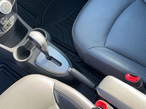 Used 2014 Chevrolet Spark LT image 19