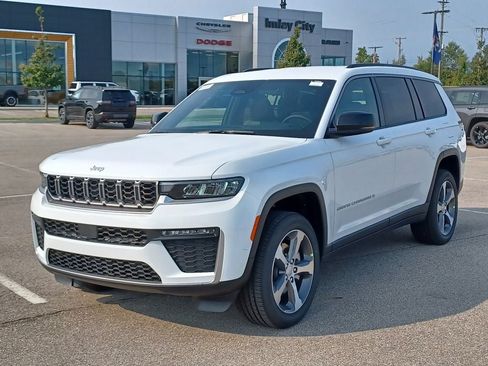 New 2026 Jeep Grand Cherokee L Limited AWD/4WD image 2