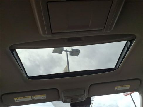 Used 2018 Honda Pilot Touring image 8