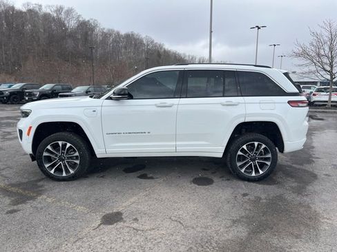 Used 2023 Jeep Grand Cherokee Overland w/ Advanced Protech Group III image 3