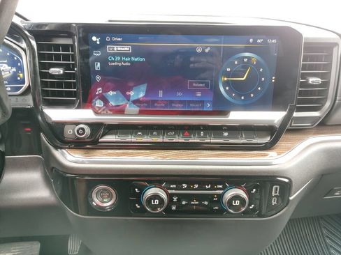 Used 2023 Chevrolet Silverado 1500 LT AWD/4WD image 3
