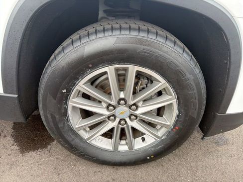 Used 2023 Chevrolet Traverse LT image 4