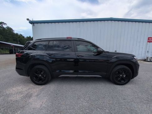 Used 2025 Volkswagen Atlas Peak Edition SE AWD/4WD image 9