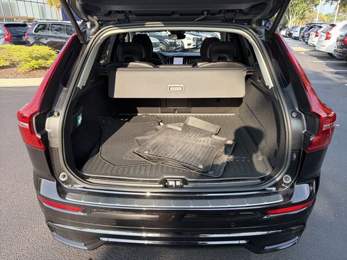 Certified 2024 Volvo XC60 B5 Plus w/ Protection Package Premier AWD/4WD image 34