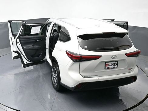 Used 2023 Toyota Highlander XLE FWD image 72