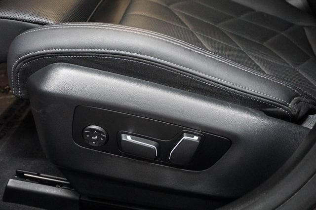 Used 2024 BMW 530i w/ Premium Package RWD image 9