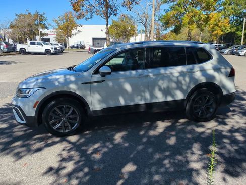 Used 2023 Volkswagen Tiguan SE image 8