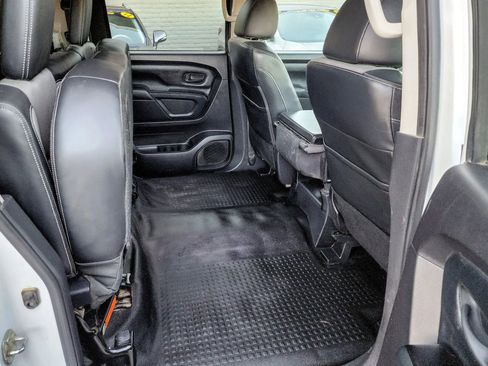 Used 2017 Nissan Titan S image 37