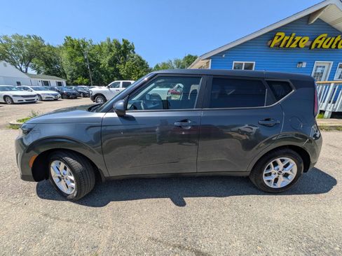 Used 2024 Kia Soul LX w/ Option Group 015 FWD image 3