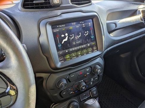 Used 2022 Jeep Renegade Altitude w/ Sun/Sound Group AWD/4WD image 11
