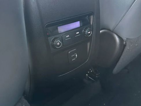 Used 2020 Buick Enclave Essence image 21