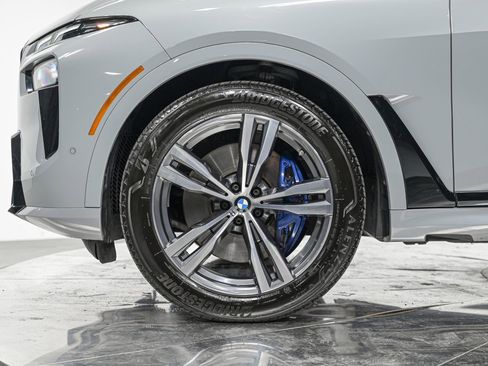 Used 2023 BMW X7 xDrive40i w/ M Sport Package image 3