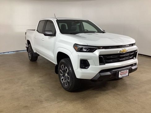 Used 2023 Chevrolet Colorado LT w/ LT Convenience Package III AWD/4WD image 3