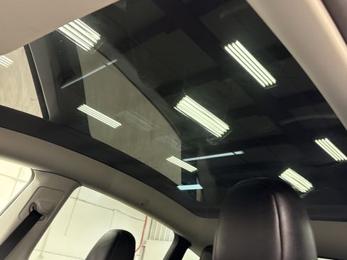 Used 2023 Tesla Model Y Long Range image 11