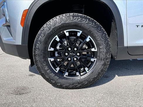 Used 2024 Chevrolet Traverse Z71 image 7