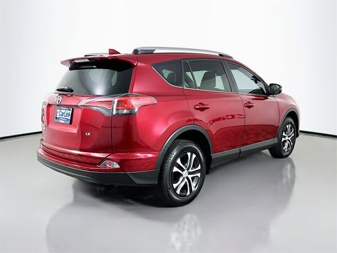 Used 2018 Toyota RAV4 LE image 8