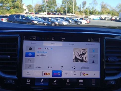New 2026 Chrysler Pacifica Select FWD image 24
