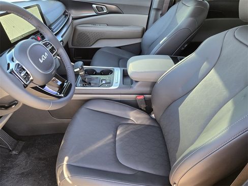 New 2026 Kia Carnival image 9