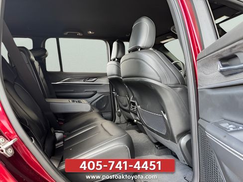 Used 2025 Jeep Grand Cherokee Limited w/ Black Appearance Package AWD/4WD image 43